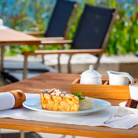 Seehotel Kastanienbaum 4*
